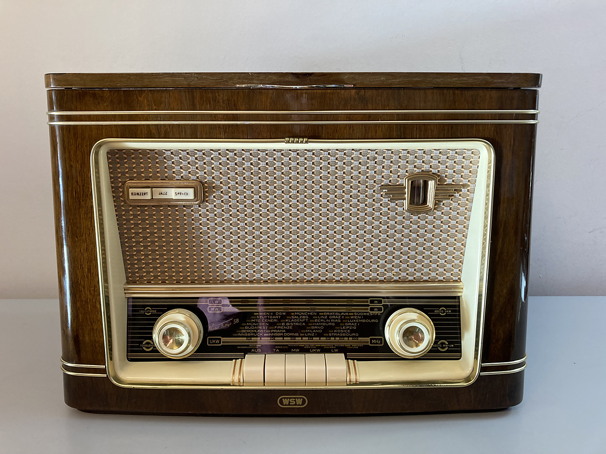 Universum 10 Transistors 1968 Vintage Radio / UKW-3 Radio / Collectible  Radio Leather Case/ Rare Portable Radio Germany / LW MW 